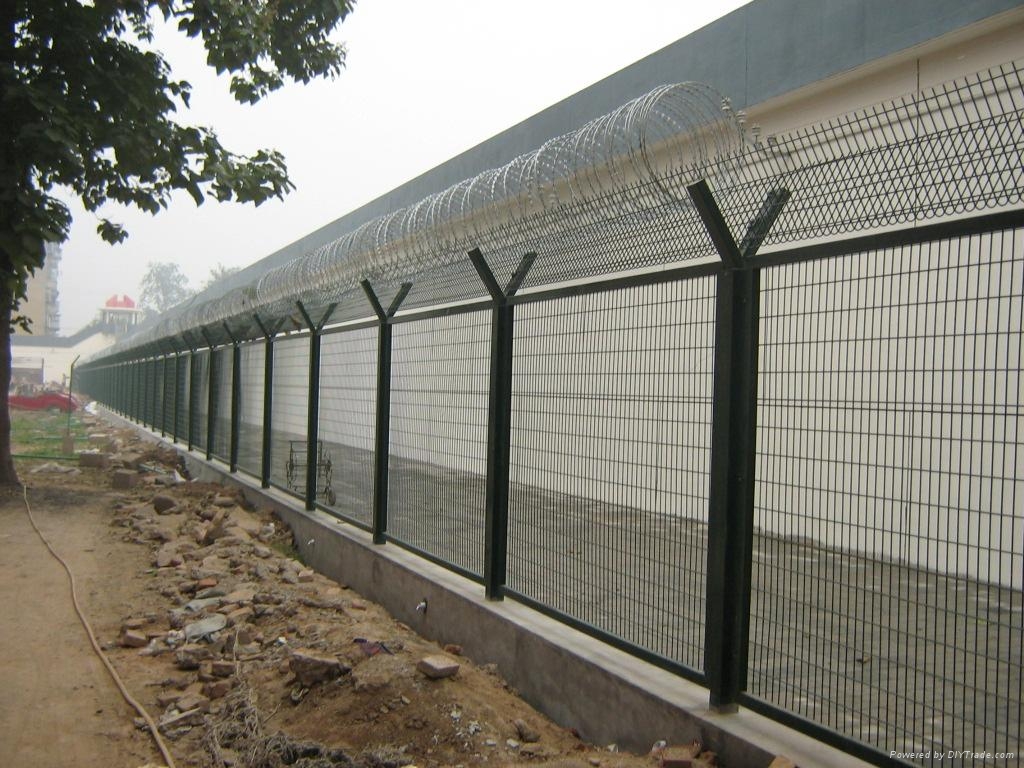 广东监狱钢网墙案例