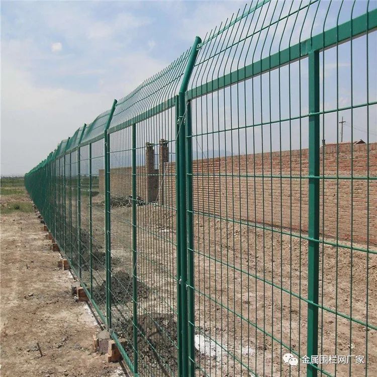 光伏场区围栏网的规格及使用