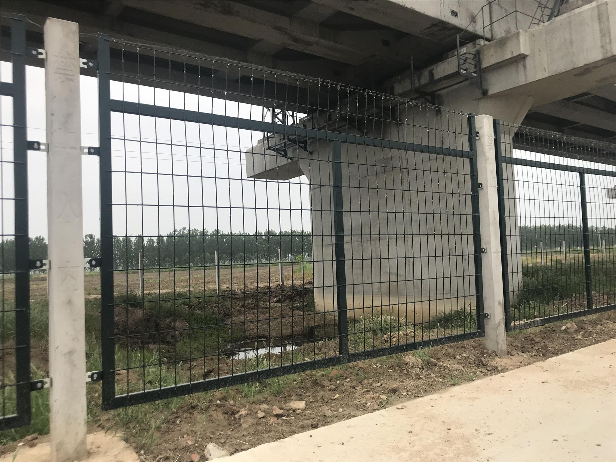 四川防护栅栏金属网片的安装方法