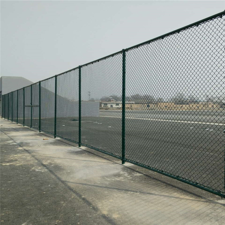 四川球场勾花护栏网、河北球场围网、