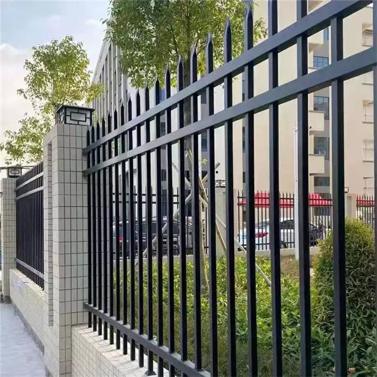 北京艾瑞厂家庭院锌钢护栏案例